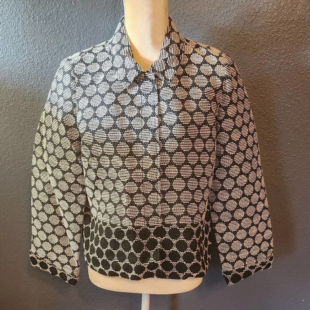 Chico's Women's Black & White Cuffed Sleeves Shacket Blazer Size 1 8/10